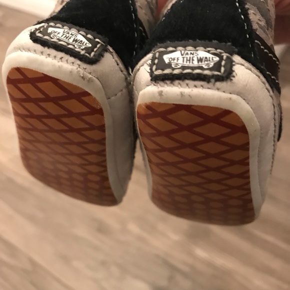 VANS Infant Reef Sharks SK8-HI Crib Shoes - Picture 8 of 8